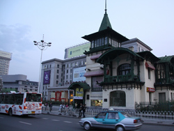 ������ɽ·