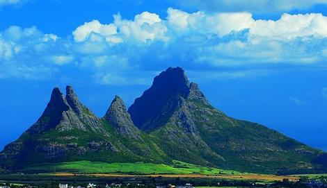 ë����˹��ɽ��