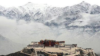 拉萨迎来入冬后首场降雪