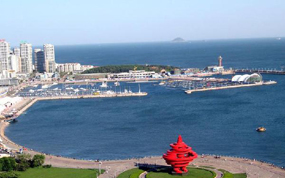 游客景区中暑晕倒 工作人员及时救助