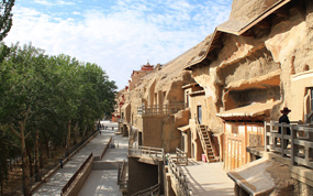 莫高窟严重超量 相关部门建议游客错开高峰期