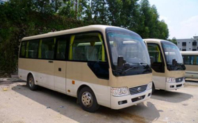 网络不合法包车游 埋下出行安全隐患