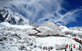 ��������ѩɽ�����ڼ��οͱ��� ����ǰ���칺����Ʊ