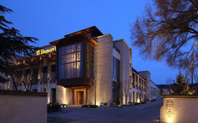 无证导游“霸占”客人房间 游客住员工间