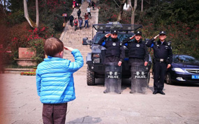 ��ɽ�������һ�οͳ�3�� ��������ȫ����������ƽ��