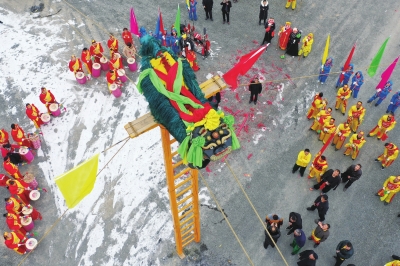 非遗项目“狮子登杆”春节亮相兰州新区