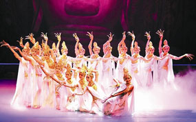 �ӡ�˿·���꡷פ���ݳ��������ںϷ�չ