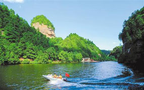 ��ˮ:�����ںϵ�����ʫ��Զ����