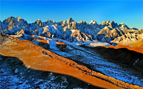 乌鞘岭长城:岭上烽台思汉月