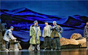 陇原大地的平民史诗话剧《八步沙》汇报演出引起强烈反响